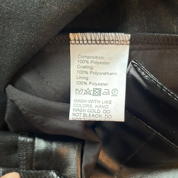 Pleather shorts - Picture 3 of 3